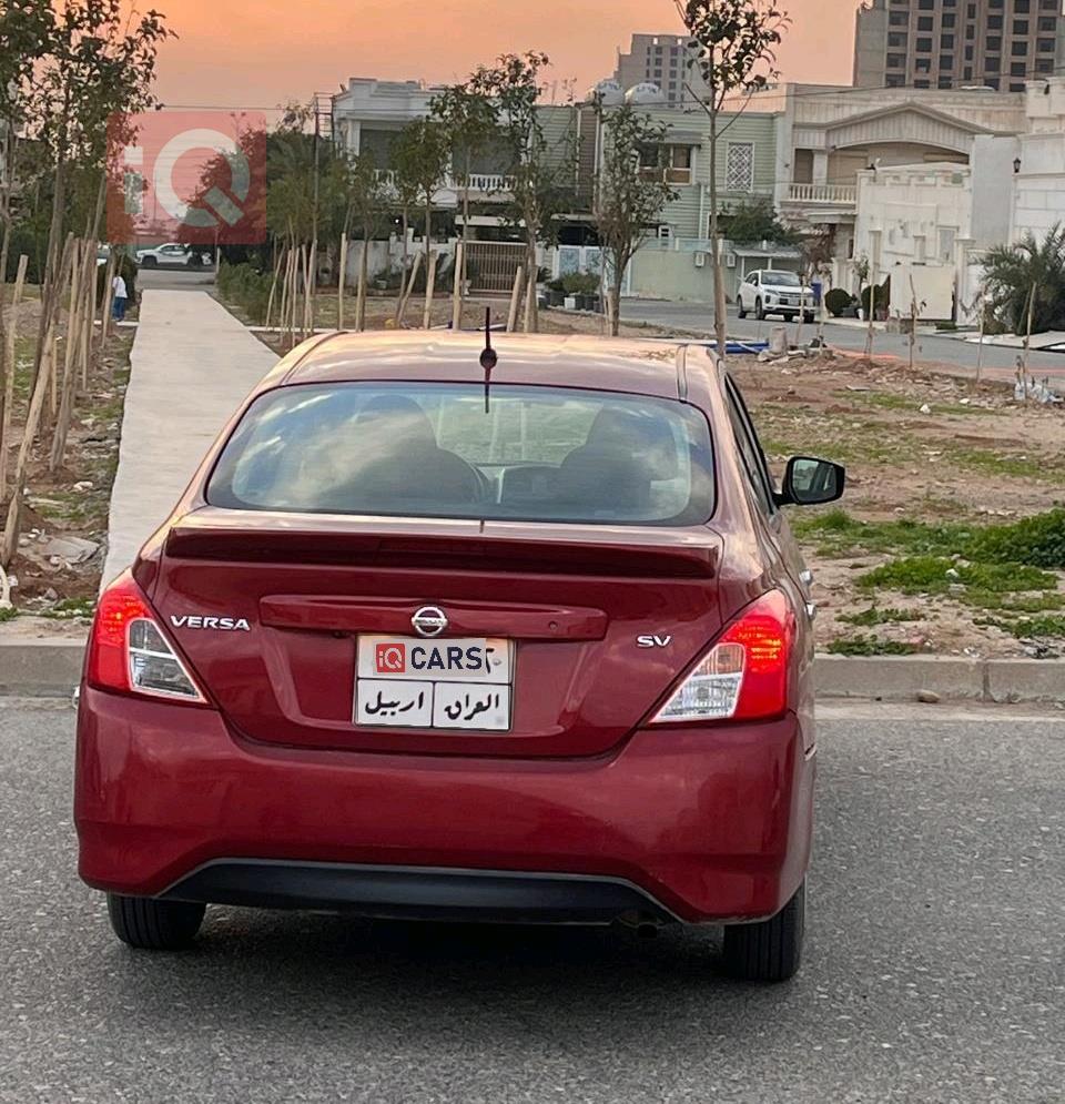 نيسان فيرسا